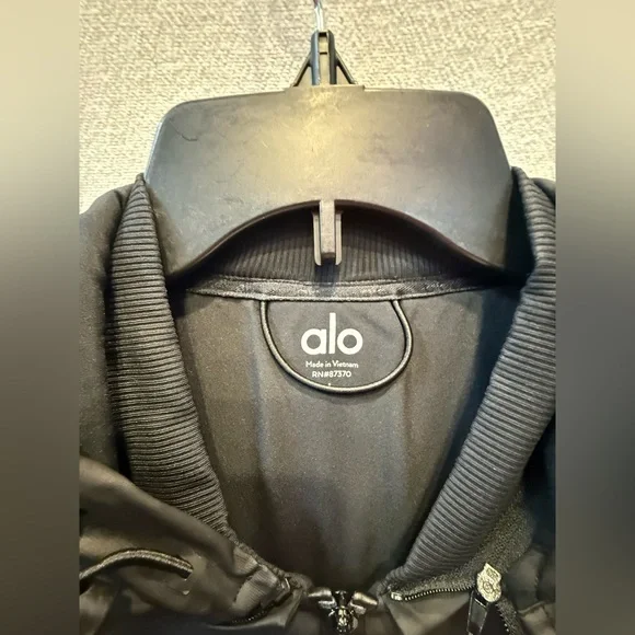 Alo Yoga Fleet Jacket Black Hooded Zip Performance Jacket Size L - Picture 2 of 4